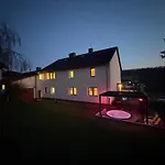 Prázdninový dům Mit Whirlpool, Garten Und Grosser Terrasse Ruhig Privat *