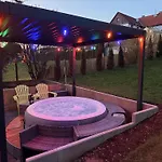 Mit Whirlpool, Garten Und Grosser Terrasse Ruhig Privat Herbstein