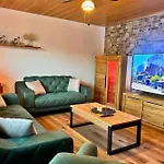 Mit Whirlpool, Garten Und Grosser Terrasse Ruhig Privat