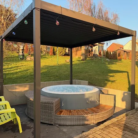 Mit Whirlpool, Garten Und Grosser Terrasse Ruhig Privat *