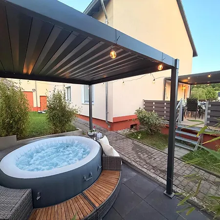 Mit Whirlpool, Garten Und Grosser Terrasse Ruhig Privat بيت للعطل Herbstein
