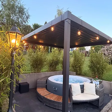 Mit Whirlpool, Garten Und Grosser Terrasse Ruhig Privat * Herbstein